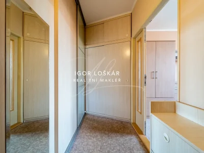 byt-1+1-balkon-zbysov-u-oslavan-sportovni-558-11-igor-loskar-realitni-makler