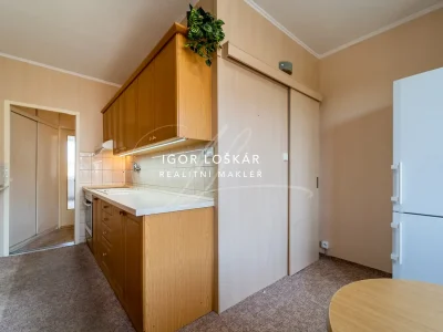 byt-1+1-balkon-zbysov-u-oslavan-sportovni-558-19-igor-loskar-realitni-makler