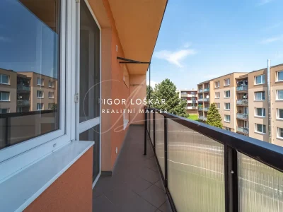 byt-1+1-balkon-zbysov-u-oslavan-sportovni-558-21-igor-loskar-realitni-makler