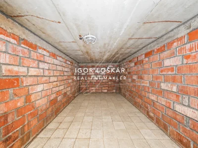 trojpodlazni_rodinny_dum_se_zahradou_velatice_igor_loskar_16